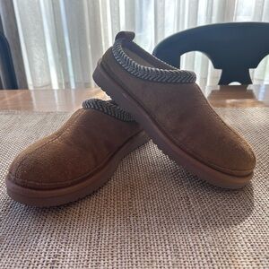 Koolaburra by Ugg Brown Suede Burree Clog Slippers. Size9